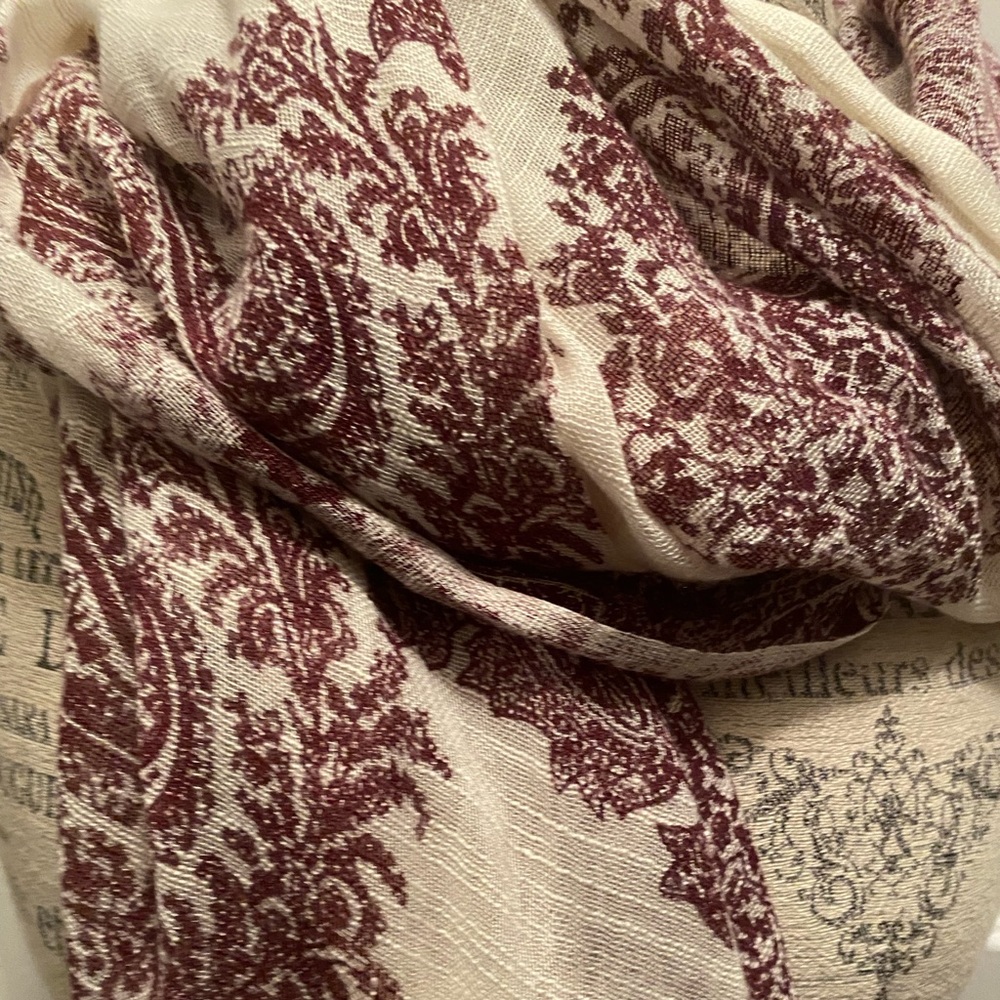 Scarf - Picture 2 of 7
